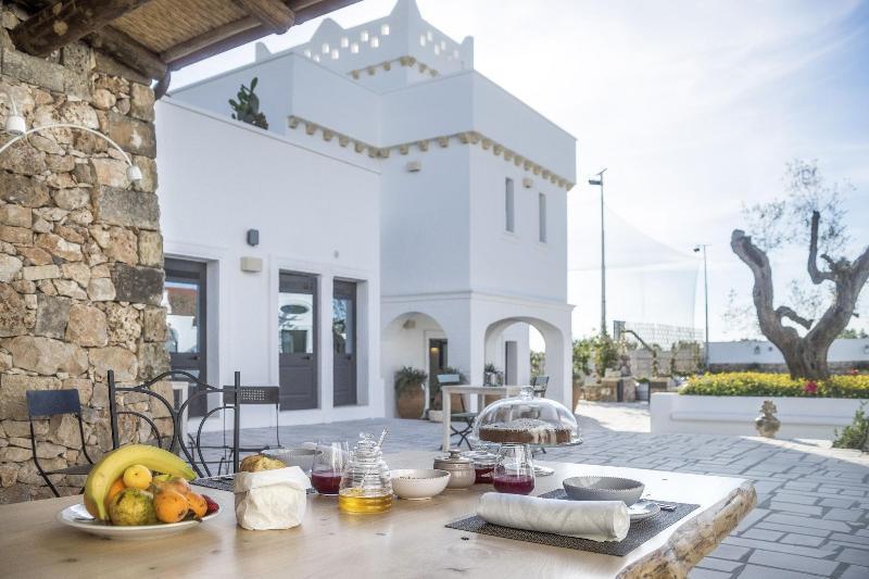 Masseria Le Mandorle Hotel Ugento Exterior photo